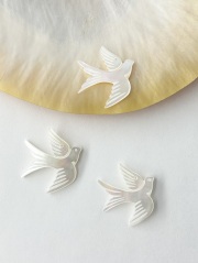 シェルビーズ - ツバメ(シロチョウガイ)【約23×25mm/1個】[メール便可]まとめ買い10%OFF #220 En:Shell Beads -White MOP 貝殻