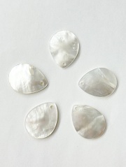 シェルパーツ-ティアドロップ 花びら(シロチョウガイ)【約17×22mm/1個】[メール便可]まとめ買い10%OFF #1226 En:Shell parts -White MOP 貝殻