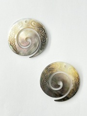 シェルパーツ-渦巻き(クロチョウガイ)【約30mm】1個 [メール便可]まとめ買い10%OFF #2121 En:Shell parts -Black MOP 貝殻