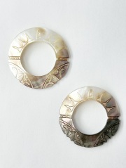 シェルパーツ-ラウンド デザイン(クロチョウガイ)【約40mm】1個 [メール便可]まとめ買い10%OFF #2123 En:Shell parts -Black MOP 貝殻