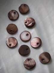 シェルプレートビーズ - ラウンド ブラウン(淡水真珠貝)【約10ｍm】[メール便可] #306 En: Shell accessory,shell, freshwater pearl 貝殻