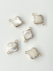 つなぎシェルパーツ -クローバー(タカセガイ)【約20×14mm/1個】[メール便可]まとめ買い10%OFF #2179 En:Shell beads Trocus 貝殻