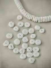 ホワイトクラム#2【約0.55～0.85ｃｍ/1本約40ｃｍ】[メール便可-10袋まで]  En: Shell Beads,wthite clam(Size:0.55-0.85cm, per 1strand-40cm) 貝殻