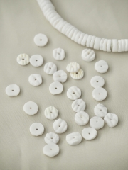 ホワイトクラム#4【約0.7ｃｍ/1本約60ｃｍ】[メール便可-10袋まで]     En: Shell Beads,wthite clam(Size:0.7cm, per 1strand-60cm) 貝殻