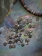 オイスター#14【約0.4ｃｍ/1本約60ｃｍ】[メール便可]    En:  Shell accesorry Black oyster (Size:0.4cm, per 1strand-60cm) 貝殻