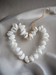 貝殻リースハート クラムローズ【約11～12ｃｍ/1個】 En: Shell wreath - clam rose- (Size:11-12cm, per 1pc)