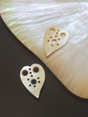 ハートカット -60-（シロチョウガイ）【約2.7cm/1枚】[メール便可]まとめ買い10%OFF En: Shell accesorry -heart-wmop 貝殻