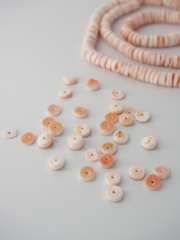 シェルビーズ ピンクルファヌス♯26【約0.6ｃｍ/1本約60ｃｍ】[メール便可-10袋まで]  En: Shell Beads -red lip-(Size:0.6cm, per 1strand-60cm) 貝殻