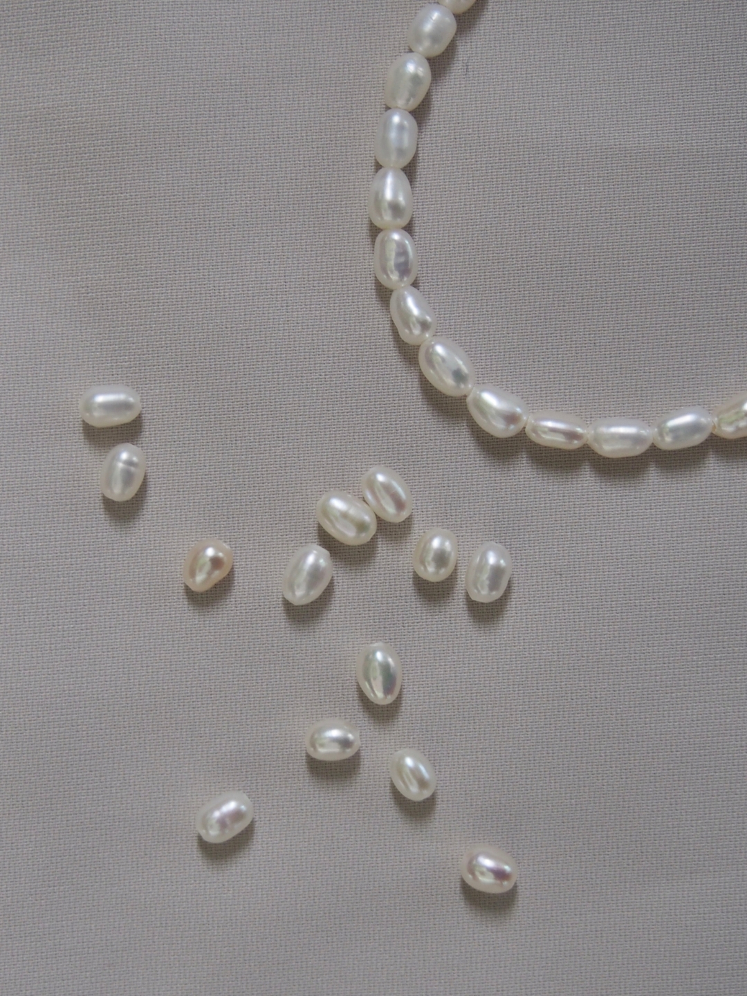 淡水パール -ライス小-両穴（通し穴）【約3.0×4.0mm】#500[メール便可] 貝殻