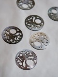 透かしパーツ-ラウンドバタフライ(クロチョウガイ)【約20mm/1個】[メール便可] まとめ買い10%OFF #1126 En: Shell Beads -Black MOP
