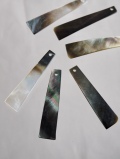 シェルビーズ-プレート スティック(クロチョウガイ)【約7×30mm】1個 [メール便可]まとめ買い10%OFF #1273 En:Shell Beads -Black MOP