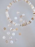 淡水真珠貝-シード(ベージュ)【約3mm(約10cm・約60個)】#1359[メール便可]まとめ買い10%OFF En:Freshwater pearl MOP - Shell Beads 貝殻