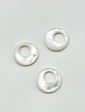 シェルビーズ-ドーナツ(シロチョウガイ)【約20mm/1個】[メール便可] まとめ買い10%OFF #2180 En: Shell Beads -White MOP 貝殻