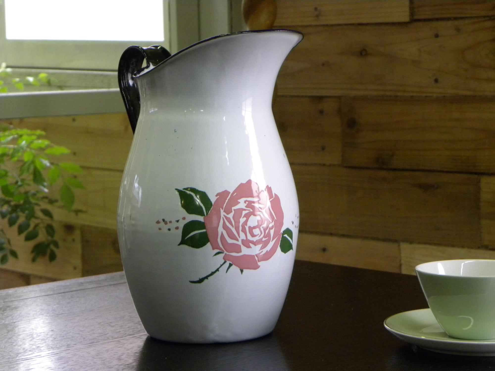 【SOLD　OUT】  ホーロー　アンティークピッチャー　バラ柄