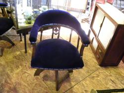 【SOLD　OUT】　座り心地抜群のネイビーブルーのアンティークドクターチェア