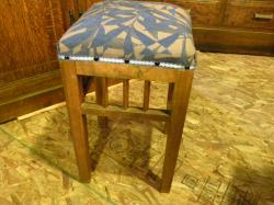 【SOLD　OUT】　レトロなブルーのスツール