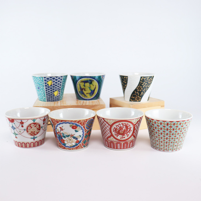 ♦白磁盃 陽刻雷紋様 盃 杯 猪口 古美術品 酒器 酒杯 骨董品 コレクション 透かし彫り 柱 盃台 0094江戸時代 伊万里 染付 手描き酒器 杯 器