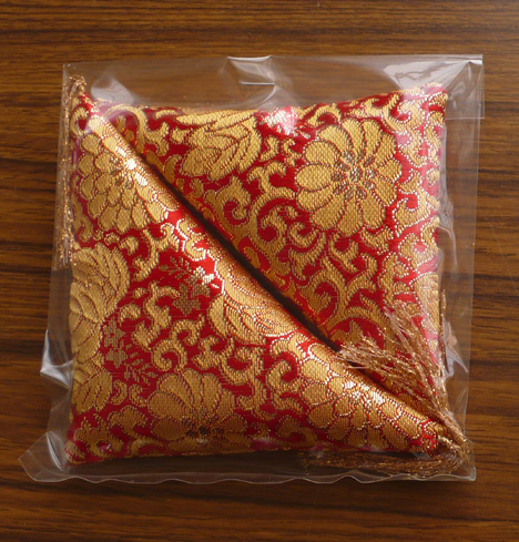 赤金襴　額用座布団