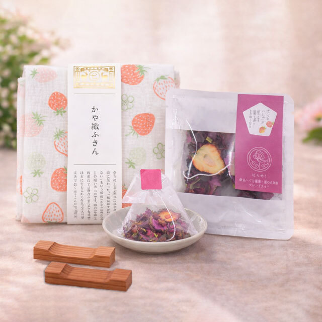 心ほどける やすらぎ３点セット（かや織ふきん・ハーブティー・吉野杉はしおき）