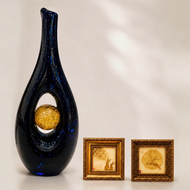 琉球ガラス花器 ＋ 飯塚華子 金墨絵額装作品