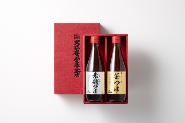 釜春特製つゆ：生ストレートつゆ　素麺つゆと釜つゆ：各1本入り　（常温保存）