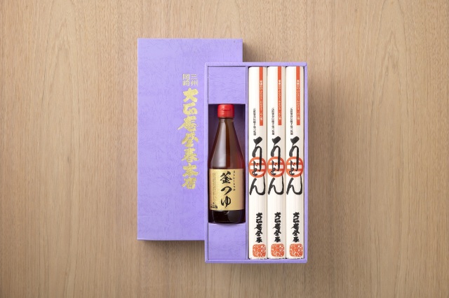 乾麺：うどん　3本入り、釜つゆストレート付き