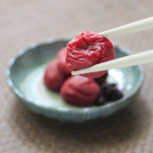 釜鶴ひもの店/梅そのものの味と香りをシンプルに味わえる梅干し紫蘇