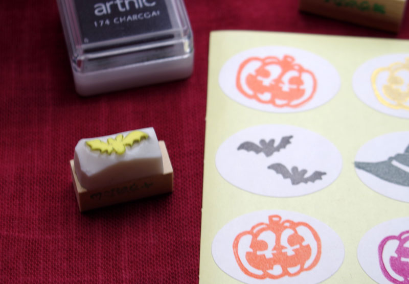 ハロウィン ミニコウモリ消しゴムはんこ（持ち手付き）