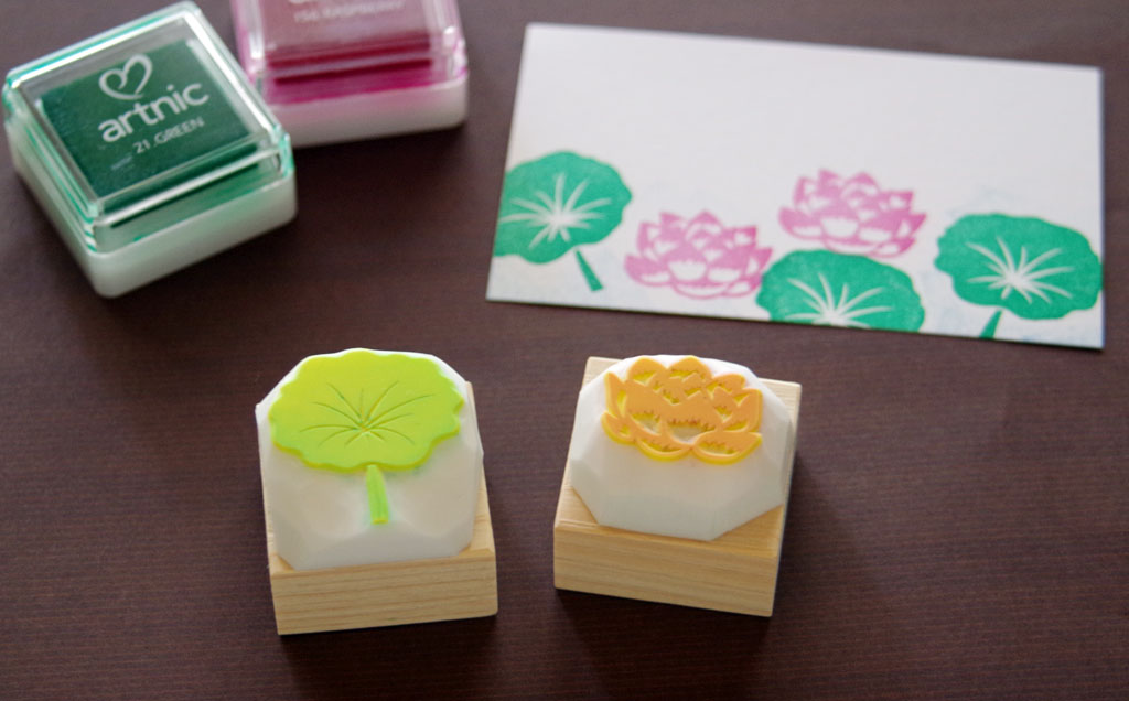 消しゴムはんこ No.54 ちびうさとお花 消しゴムはんこ No.54 ちびうさ