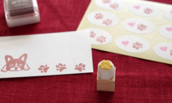 犬の肉球けしごむはんこ