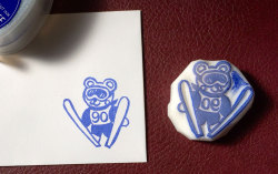 クマのスキージャンプ選手消しゴムはんこ