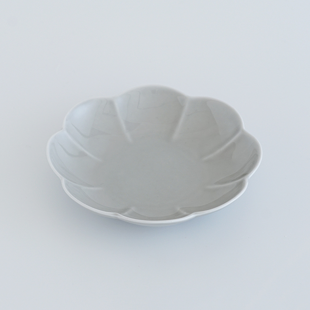 和食器通販　有田焼　窯元　金善窯　菊割　皿　プレート　花　菊　│株式会社金善製陶所