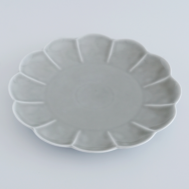 和食器通販　有田焼　窯元　金善窯　菊割　皿　プレート　花　菊　│株式会社金善製陶所