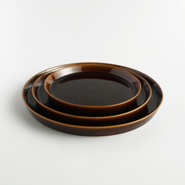 反りプレート　あめ釉　金善製陶所