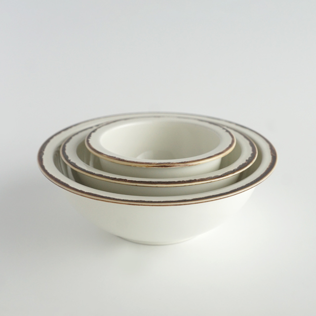 リムボール　ホワイト釉黒サビ