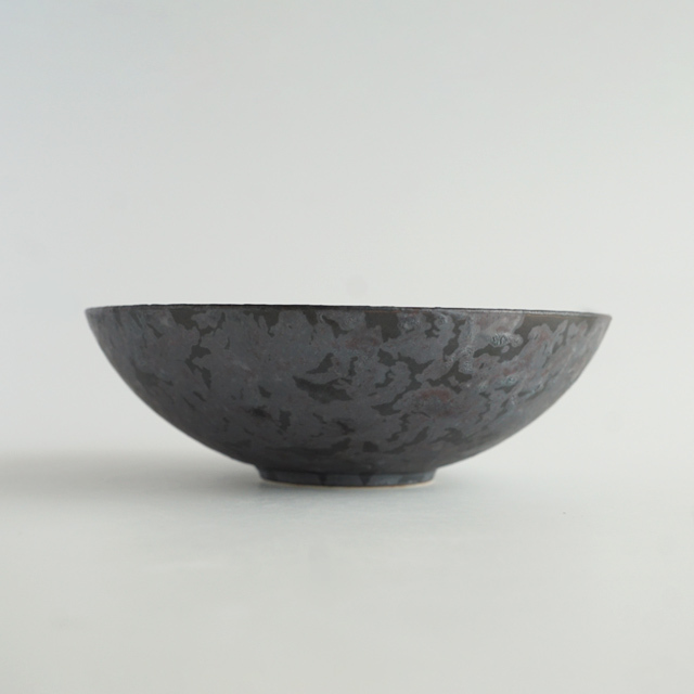 多用鉢　黒サビ絞り雲金