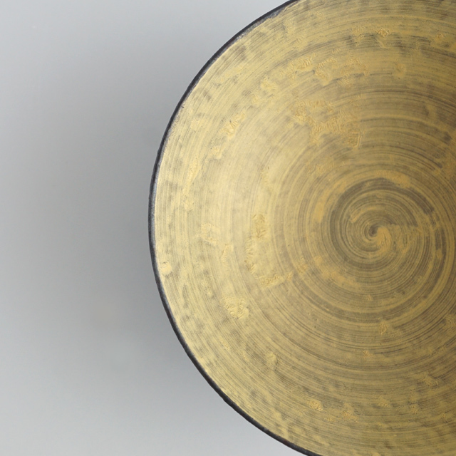 多用鉢　黒サビ絞り雲金