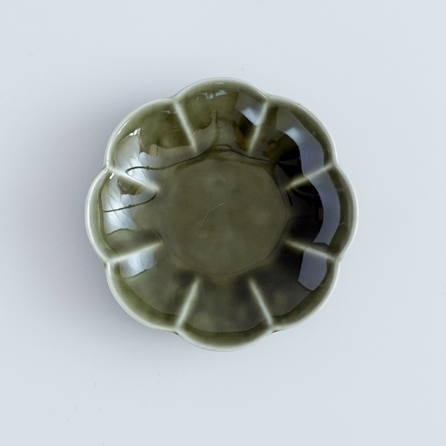 和食器通販　有田焼　窯元　金善窯　菊割　皿　プレート　花　菊　│株式会社金善製陶所