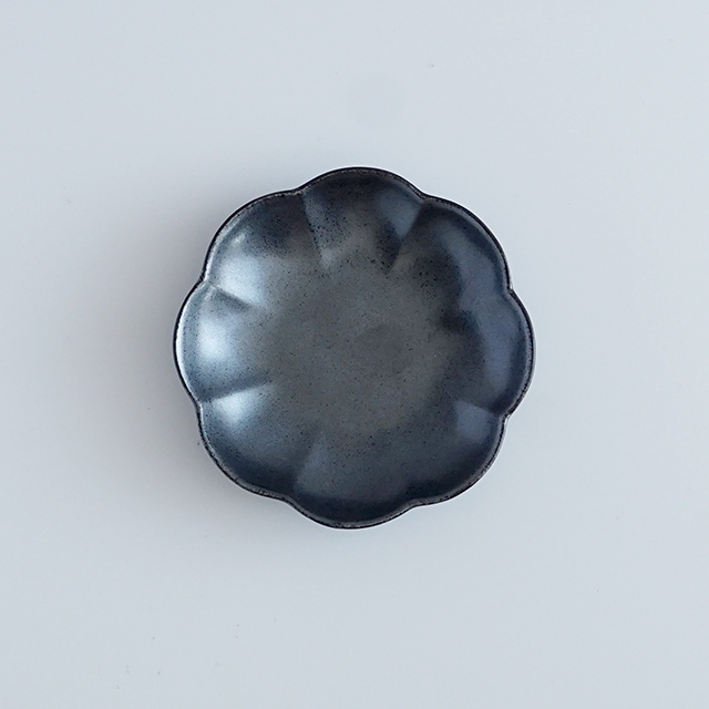 和食器通販　有田焼　窯元　金善窯　菊割　皿　プレート　花　菊　│株式会社金善製陶所