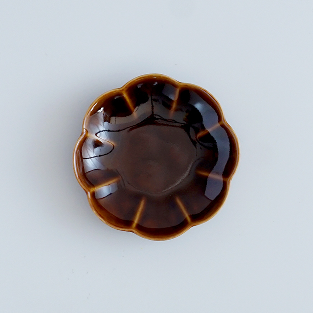 和食器通販　有田焼　窯元　金善窯　菊割　皿　プレート　花　菊　│株式会社金善製陶所