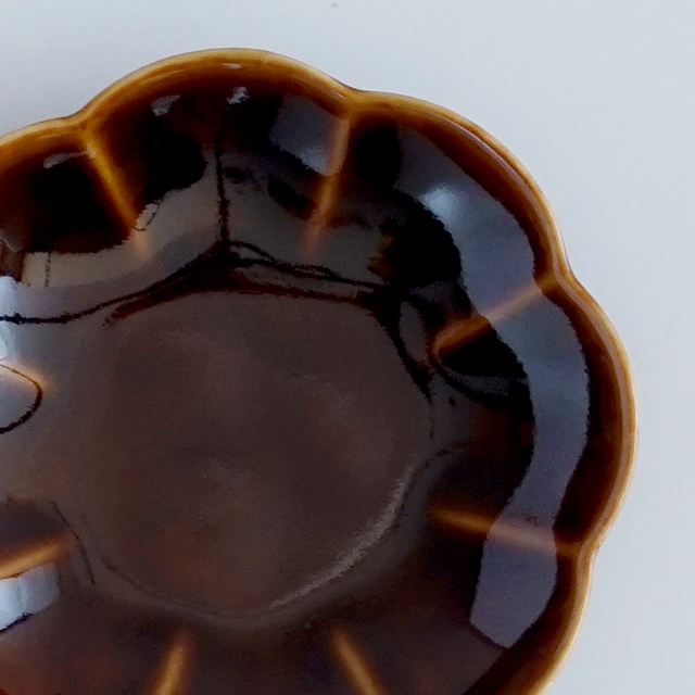 和食器通販　有田焼　窯元　金善窯　菊割　皿　プレート　花　菊　│株式会社金善製陶所