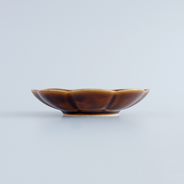 和食器通販　有田焼　窯元　金善窯　菊割　皿　プレート　花　菊　│株式会社金善製陶所