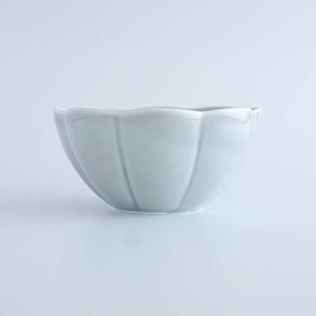 和食器通販　有田焼　窯元　金善窯　菊割　小鉢　鉢　ボウル　菊　花　│株式会社金善製陶所
