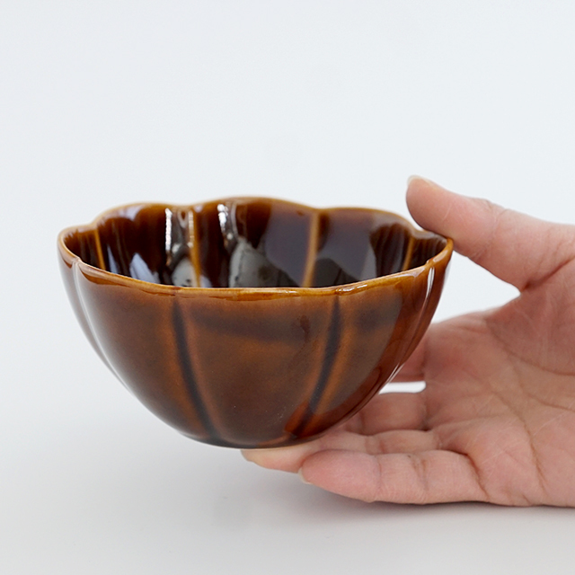 和食器通販　有田焼　窯元　金善窯　菊割　小鉢　鉢　ボウル　菊　花　│株式会社金善製陶所