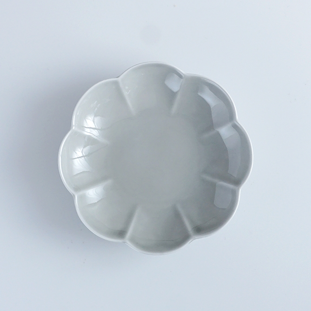 和食器通販　有田焼　窯元　金善窯　菊割　皿　プレート　花　菊　│株式会社金善製陶所