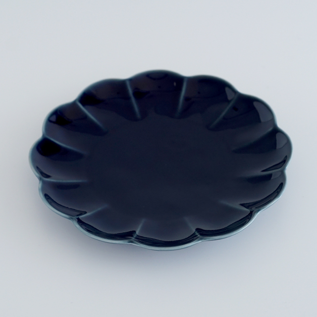 和食器通販　有田焼　窯元　金善窯　菊割　皿　プレート　花　菊　│株式会社金善製陶所