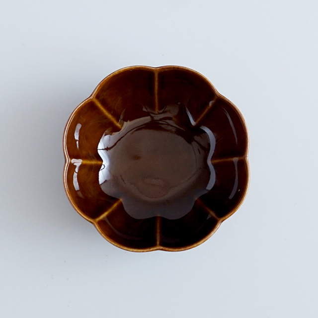 和食器通販　有田焼　窯元　金善窯　菊割　小鉢　鉢　ボウル　菊　花　│株式会社金善製陶所