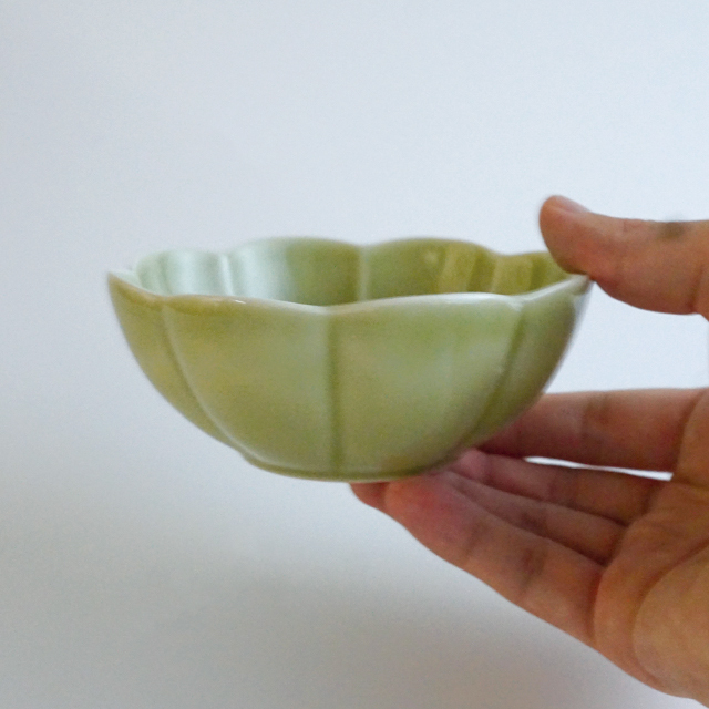 金善窯　金善製陶所　有田焼　窯元　器　和食器　うつわ　LIMIA　掲載　菊割　小鉢　ボウル