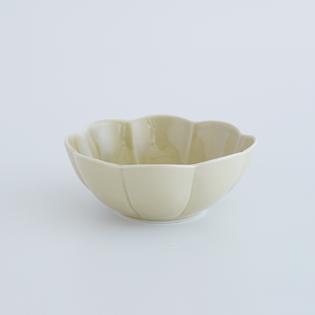 11cm 菊割小鉢 黄磁