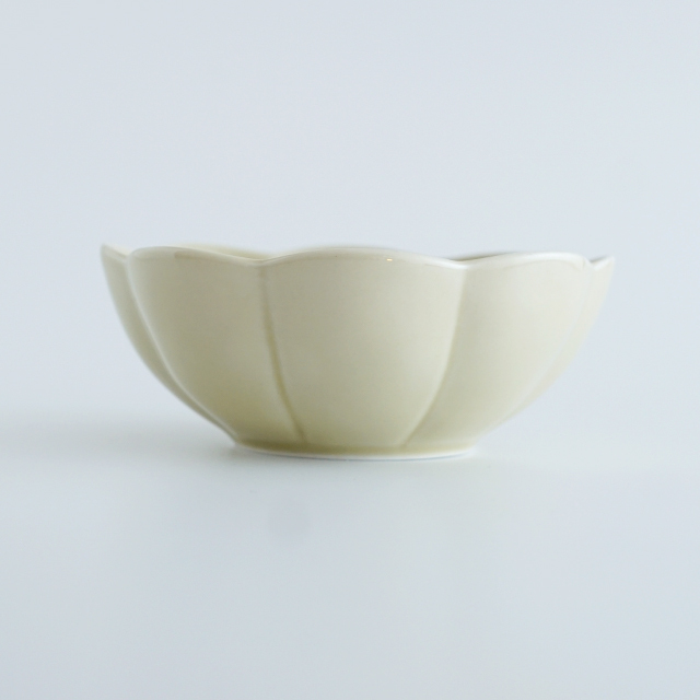 和食器通販　有田焼　窯元　金善窯　菊割　小鉢　鉢　ボウル　菊　花　│株式会社金善製陶所
